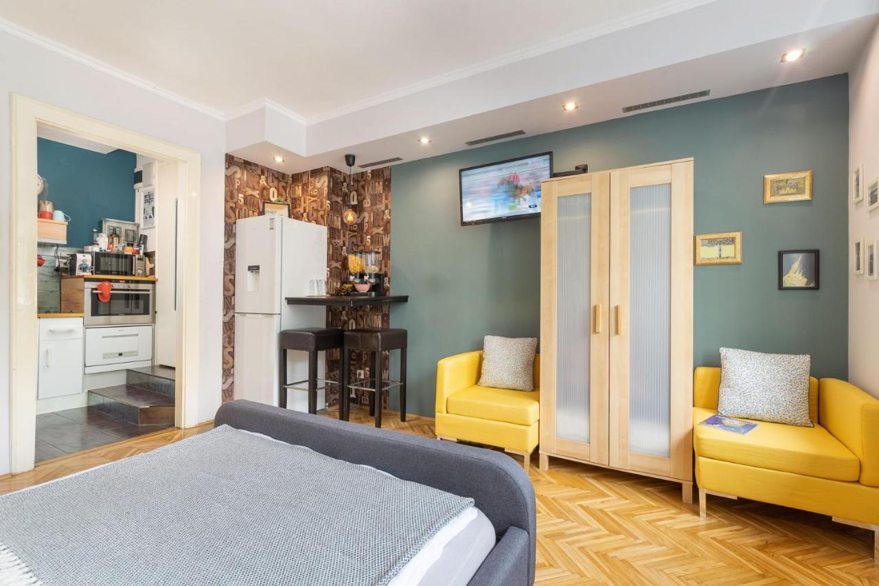 Riverbank At Parliament Apartment *