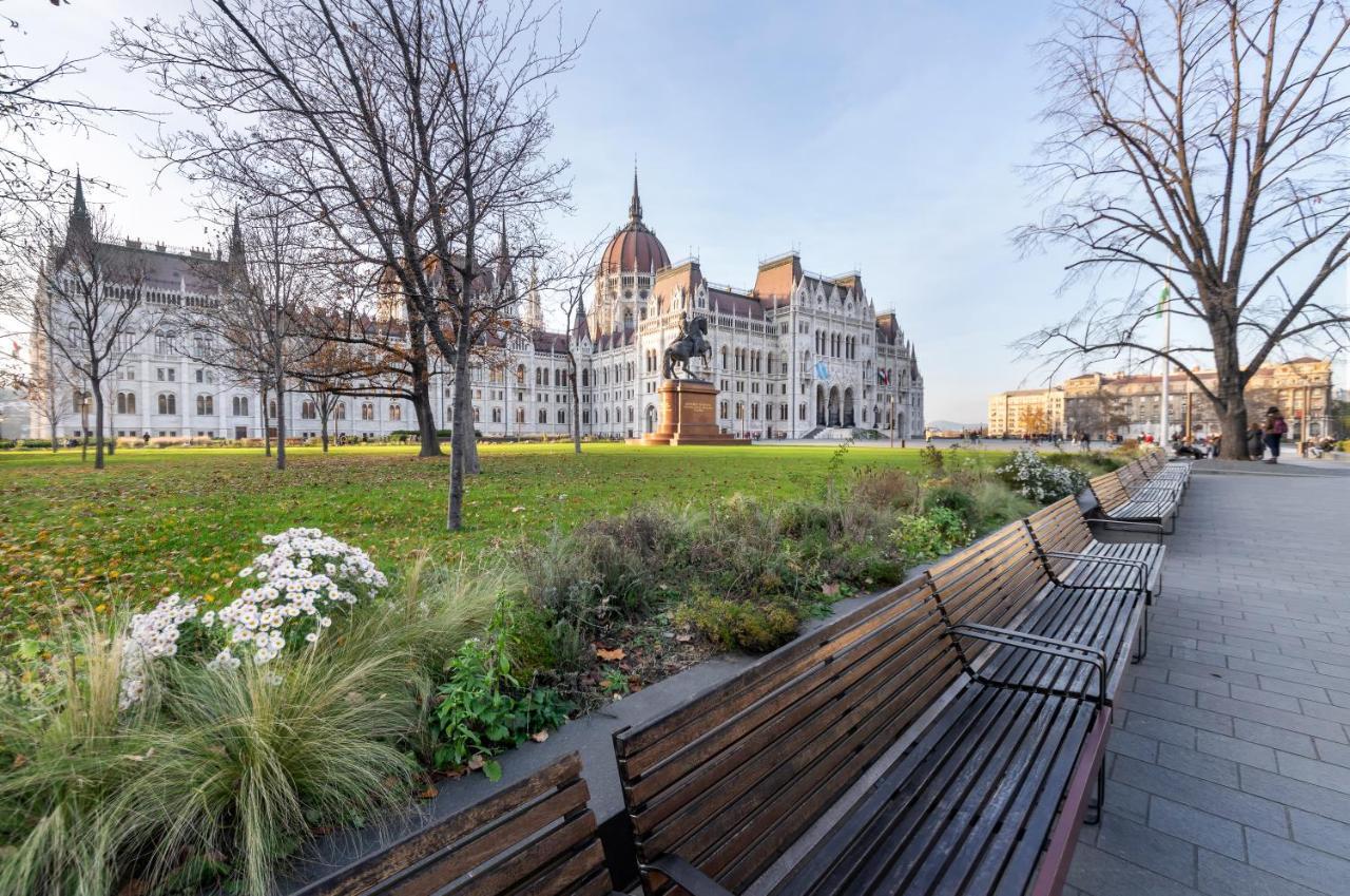 Riverbank At Parliament Apartment *